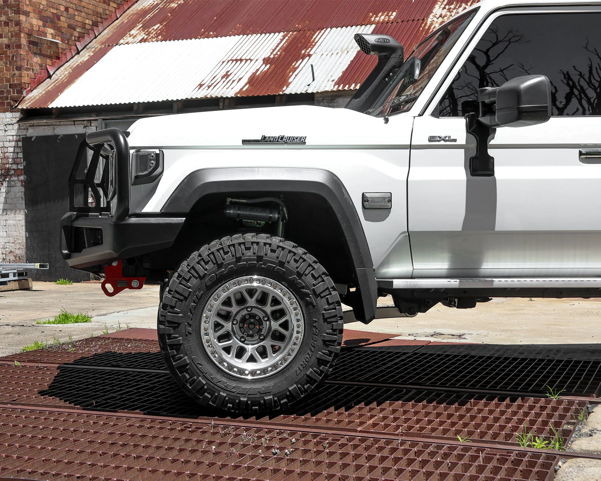 APEX Bull Bar & Lights Kit - Image 2