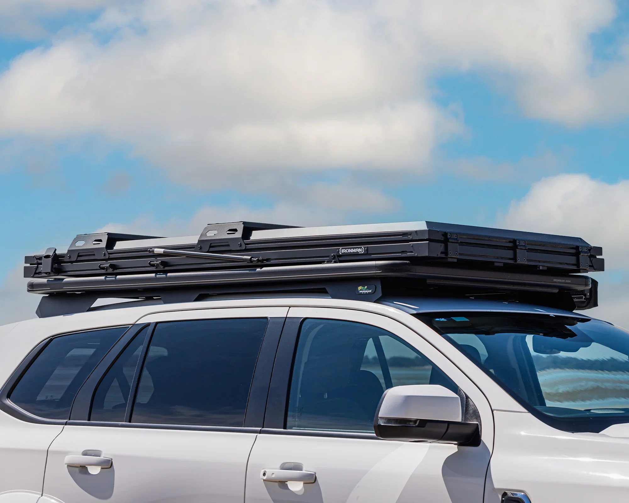 Orion 1200 - Lightweight Hardshell Rooftop Tent - Image 4