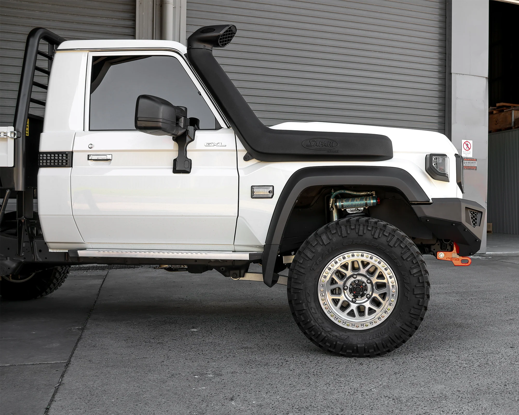 Raid Bull Bar & Lights Kit - Image 4